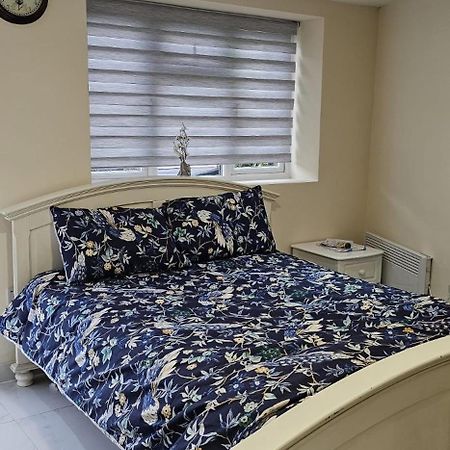 Cozy Studio Near To Tube Station Redbridge Exterior photo